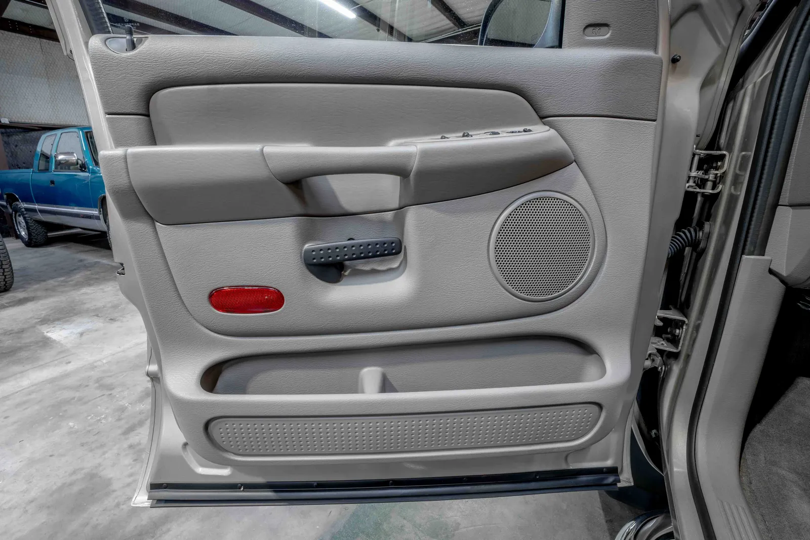 1 Owner 2003-Dodge-Ram1500-LightAlmondPearlMetallic-377959-44.jpg